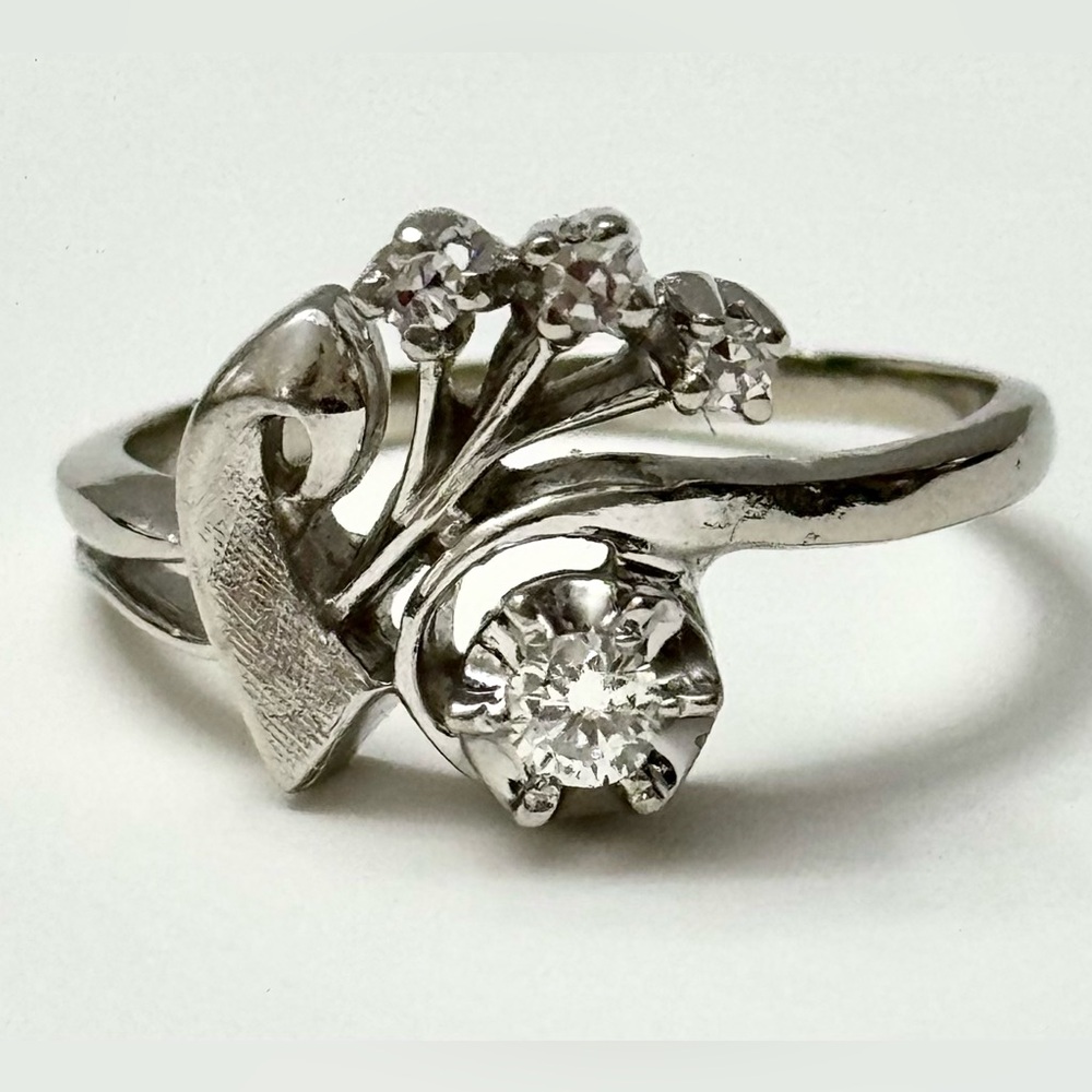 14kt White Gold and Diamond Estate Ring